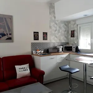 Appartement Studio Avec Terrasse, Concarneau